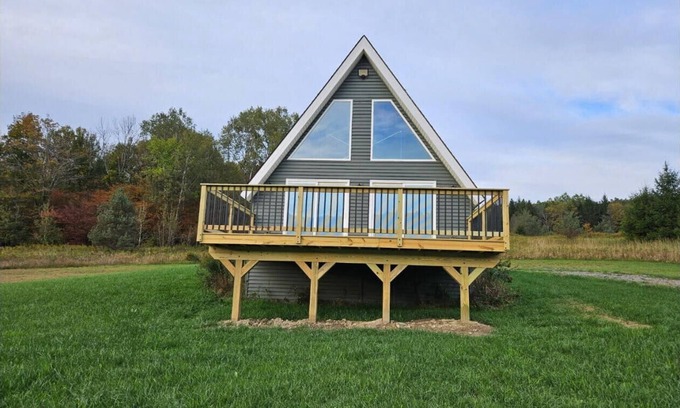 Port Crane Cabina | Cozy Charming Cabin in lovely Newark Valley with beautiful sunsets