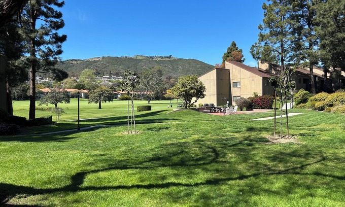 Laguna Niguel Condominio | Cozy Coastal Condo – Walk to Beach & Golf - Long-Term Stays Welcome