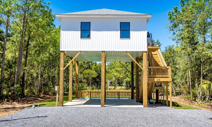 Henderson Point Casa | Cozy Coastal Cottage w/ dock, boat launch and a pool!!