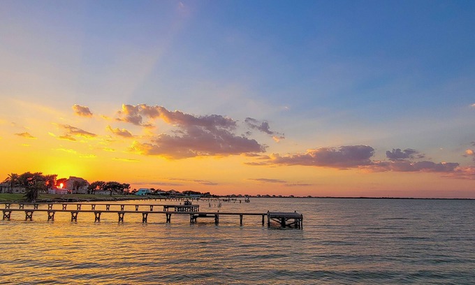 Port Alto Casa | Cozy Coastal Retreat in Port Alto - Waterfront Views and Bayfront Fun!