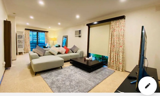 Mill Park Casa | Cozy comfy green house