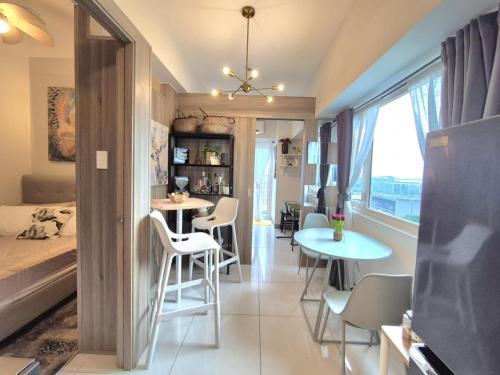 Pasay Apartamento | Cozy Comfy Suite 2BR w Balcony - Amazing Manila Bay View and City Skyline near MOA