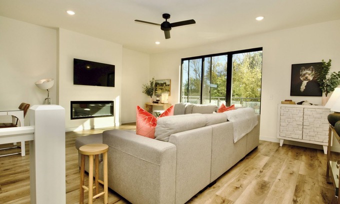 Arnolds Park Condominio | Cozy Condo by Boardwalk, Restaurants, Golf