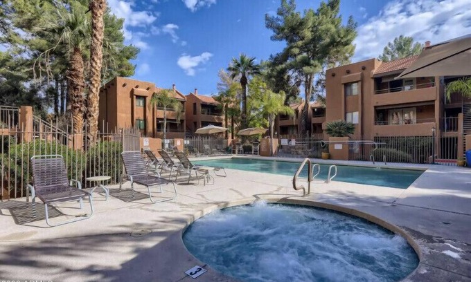 Paradise Valley Village Condominio | Cozy Condo Completely Updated- Centrally Located