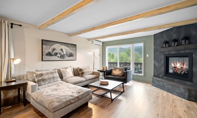 Mont-Tremblant Apartamento | Cozy Condo Overlooking Mont Tremblant and the lake