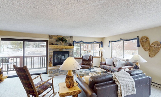 Christie Heights Condominio | Cozy condo with ski-in access, hot tub, and mountain views