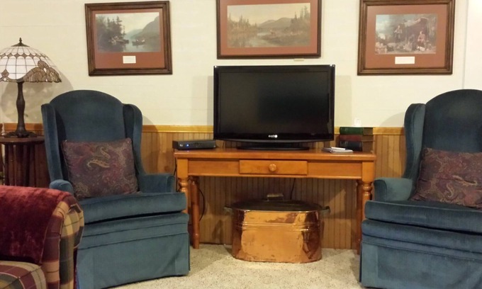 Romayor Otro | Cozy converted barn with beautiful lake view and adjacent to resort amenities.