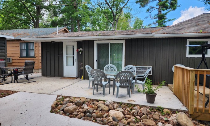 Solon Springs Cabaña | Cozy Cottage: A Lakeside Nook of Comfort and Charm