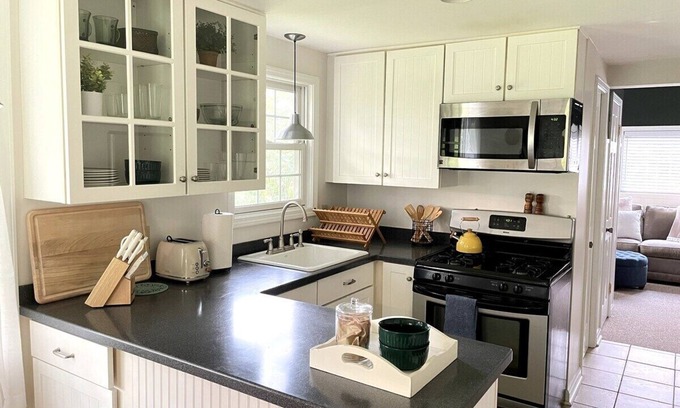 Penfield Casa | Cozy Cottage Convenience