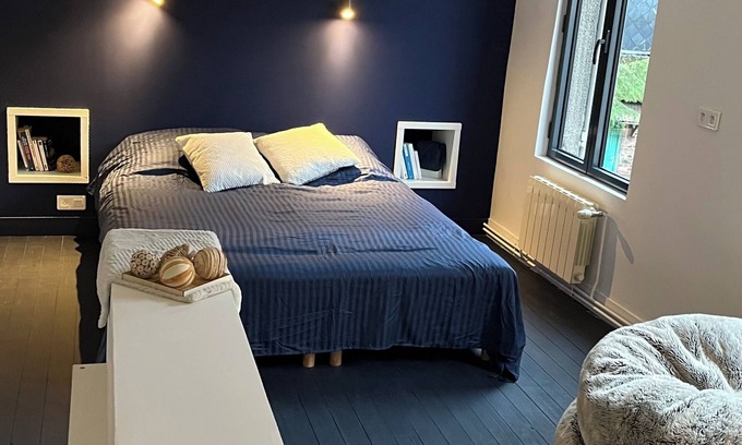 Les Andelys Cabaña | Cozy cottage in charming Les Andelys with AC, WiFi