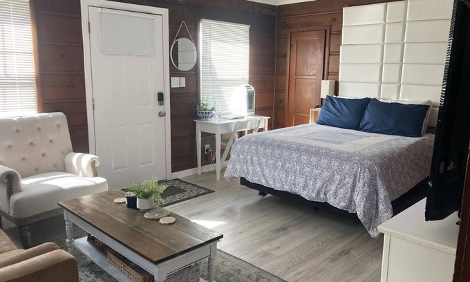 Ocean Beach Cabaña | Cozy Cottage In Ocean Beach just 2 blocks from the Sand!