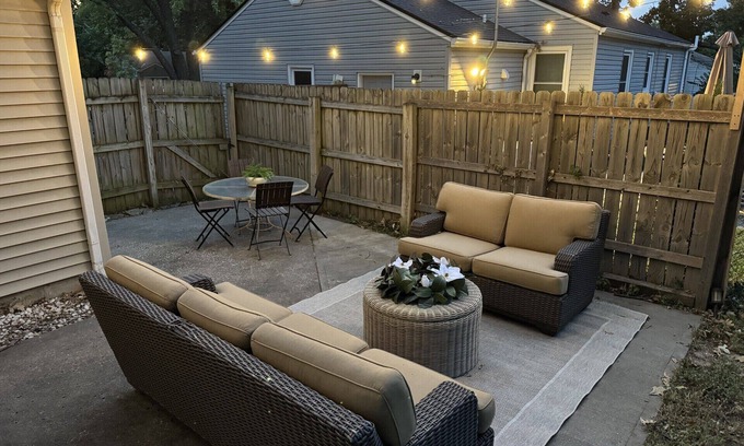 Prairie Hills Casa | Cozy Cottage in Prairie Village, KS