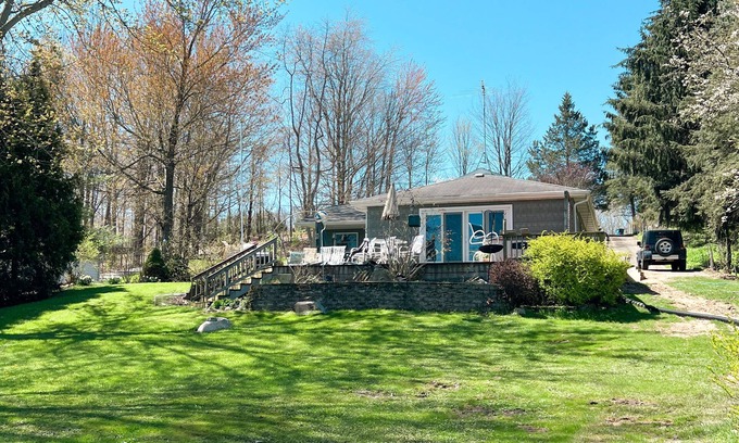 Gobles Cabaña | Cozy Cottage Lakefront View - Paddle Board, Kayak, Hot Tub and more!