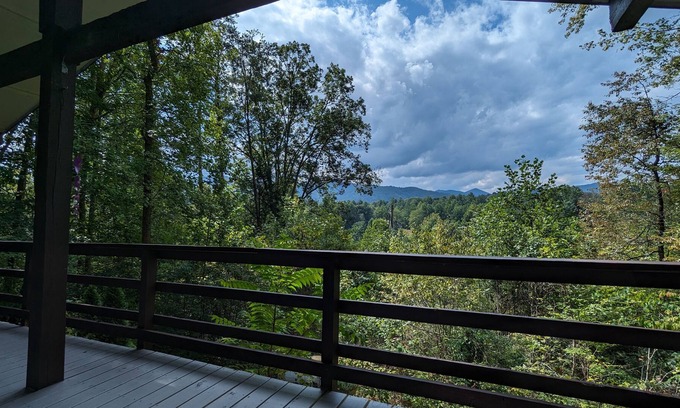 Hot Springs Cabaña | Cozy Cottage, minutes to Hot Springs. Pet Friendly!