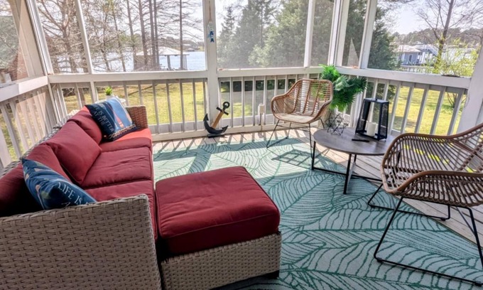 Cordele Casa | Cozy Cottage/mobile home on the water @ Lake Balckshear