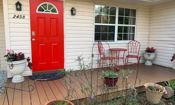 Arlington Park Casa | Cozy Cottage near Beaches and Downtown Sarasota