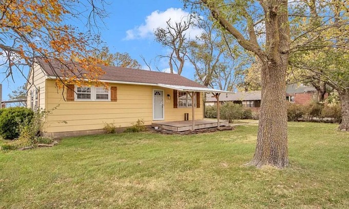 Harvey County Cabaña | Cozy cottage nestled on 5 acres north of Halstead ks
