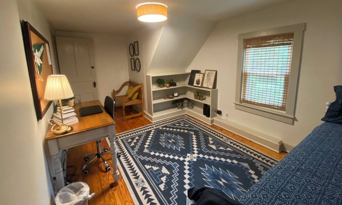 Athens Casa | Cozy Cottage, steps from uptown Athens and less than a mile from OU campus!
