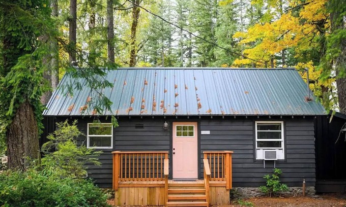 Mount Hood Village Cabaña | Cozy Cottage near Mt. Hood