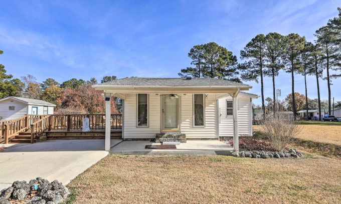 Oriental Casa | Cozy Cottage with Shared Dock on Dawson Creek