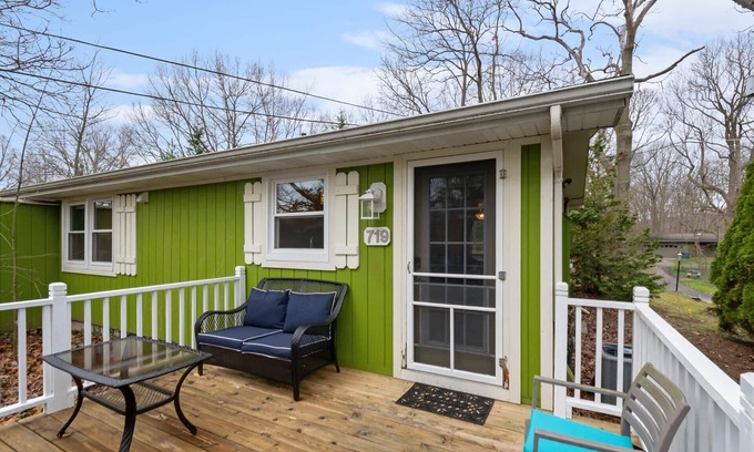 Saugatuck Villa | "Cozy Cottages" Green Cottage Hot tub-Town!