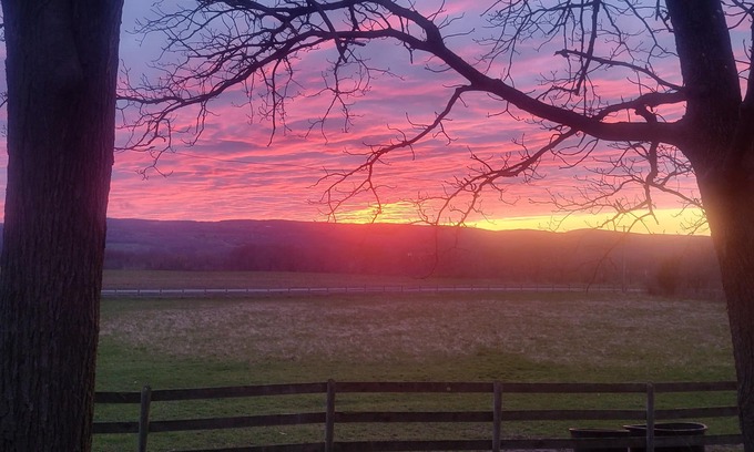 Rushville Cabina | Cozy Country Cabin in Rushville-Hot Tub-Sunset Views-Wine Trail Convenience