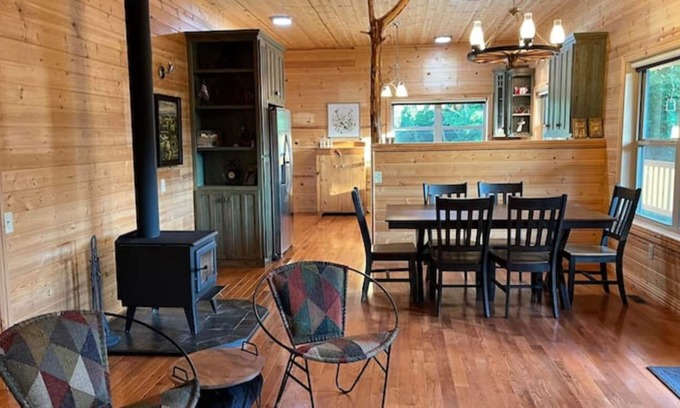 Pineville Cabina | Cozy country cabin near Northwest Arkansas