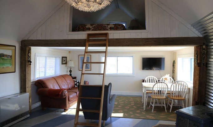 Middlebury - Warren Otro | Cozy country guest house