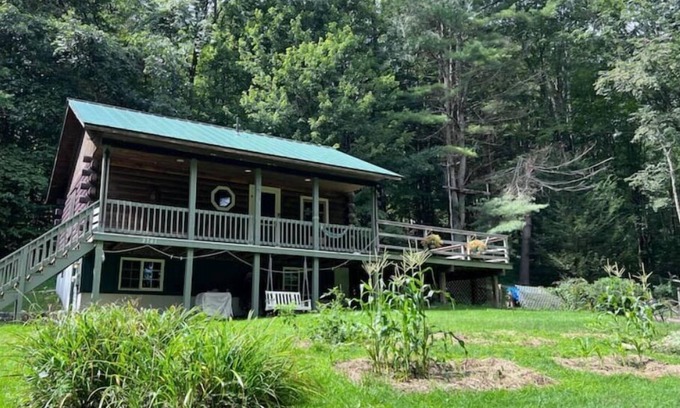 Shelburne Falls Cabina | Cozy Country Retreat Cabin