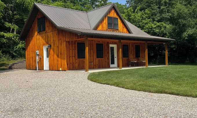 Hallsville Cabina | Cozy Creek Cabin is on the outskirts of the unique little town of Tarlton