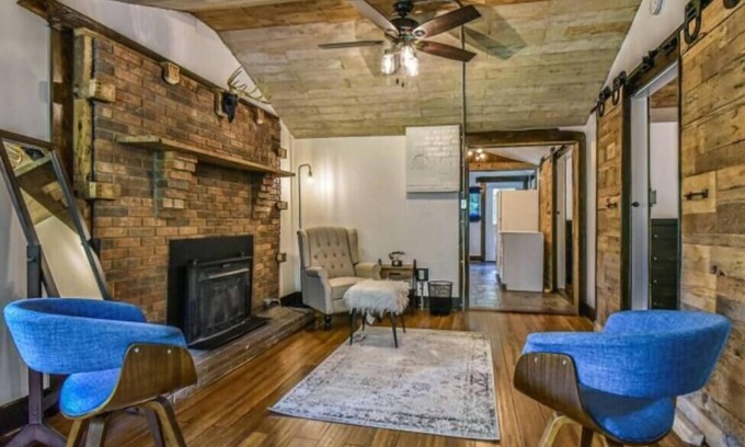 Asheville Cabina | Cozy Creekside Cabin w/sauna and hot tub!