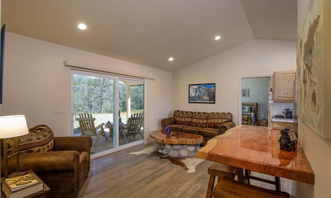 Mariposa Casa | Cozy Cub Cabin, brand new home near Yosemite