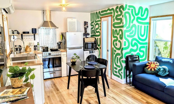 Cully Apartamento | Cozy Cully Suite with Private Patio + Near PDX