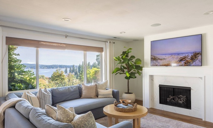 Poulsbo Casa | Cozy Curated Poulsbo Waterview Haven