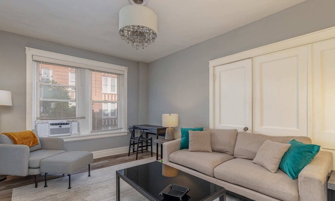 Central West End Apartamento | Cozy CWE Apts near BJC by Zencity