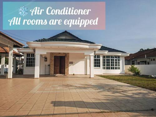 Padang Serai Villa | Cozy Deluxe House Padang Serai 28pax