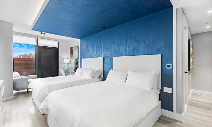 Mott Haven Hotel | Cozy Double Queen Suite w/ Kitchen | 4 mins away from Subway | Mott Haven