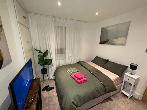 Enfield Highway Casa | Cozy Double Room in North London with Great Transport Links