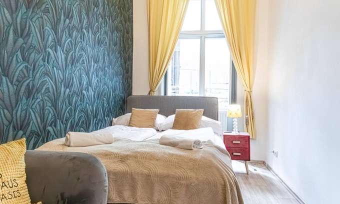 Mariahilf Hotel | Cozy Double Room w/ Yardview - Perfect Shopping
