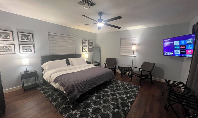 Safety Harbor Casa | Cozy Downtown Retreat/ Walk to Marina & Main St!