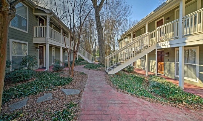 Oxford Condominio | Cozy End Unit Condo a solo una cuadra de la plaza