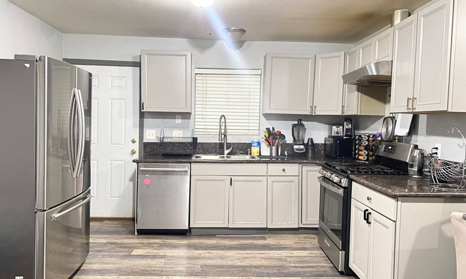 Modesto Casa | Cozy-Family Friendly-Hidden Gem in Modesto-Newly Built, 3 Bed, 2 Bath, 5 Beds