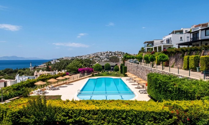 Kadıkale Apartamento | Cozy Flat With Sea View and Shared Pool in Bodrum