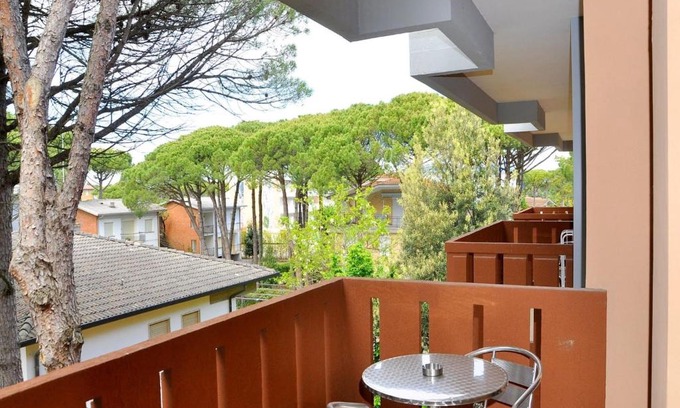 Bibione Pineda Apartamento | Cozy flat with sunlit balcony retreat - Beahost