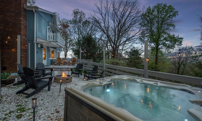 Royal Pines Casa | Cozy & Fun! Game Room, Putt Putt, Playset, Hot Tub