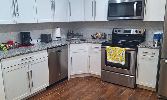 Laurel Casa | Cozy Gem Close to Everything!