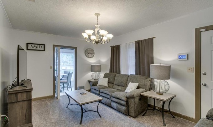 Waycross Casa | Cozy Georgia Vacation Rental with Backyard and BBQ