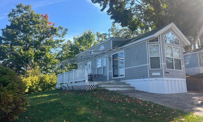 Alanson Cabaña | Cozy Getaway in Northern Michigan