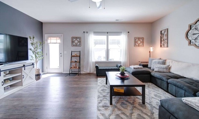 Pineville Casa | Cozy Getaway near fun filled Carowinds & shopping