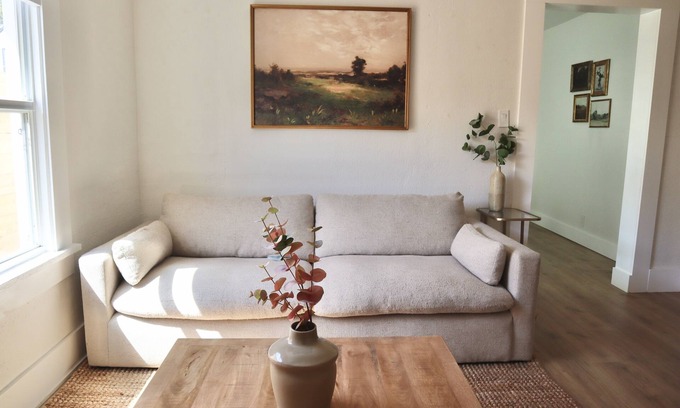 Kenwood Casa | Cozy Grand Central Bungalow